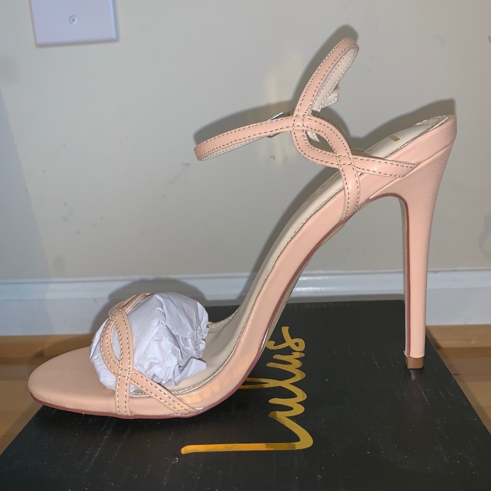 Lulu’s Heels - Picture 2 of 6